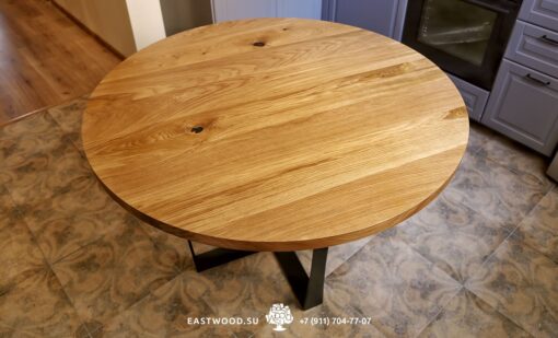 Купить Кухонный стол из массива дуба на сайте Azokhe с быстрой доставкой по Москве и области.